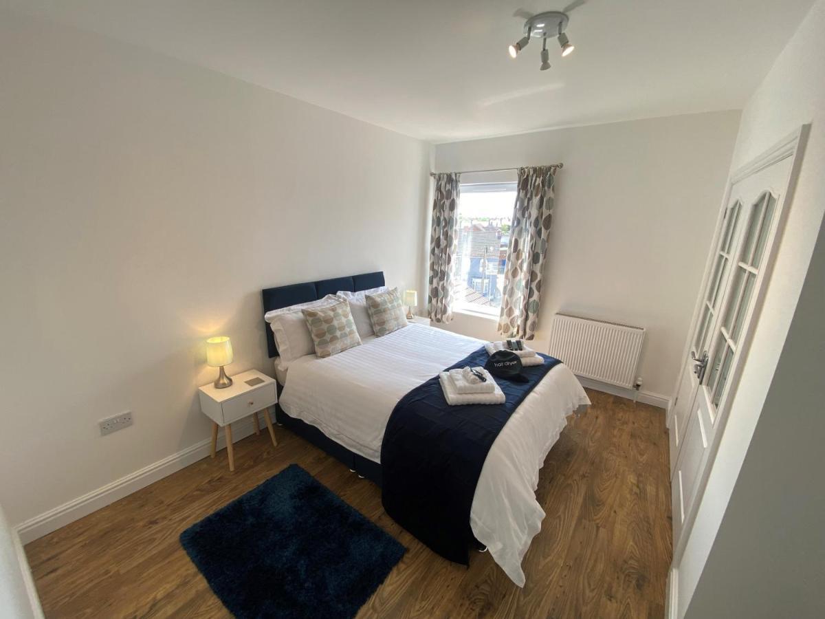 Eastcliffe Penthouse, 2 Beds & Bathrooms With Parking